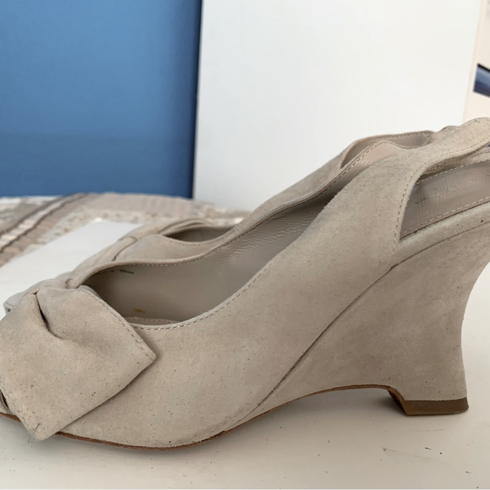 Suede chic wedge